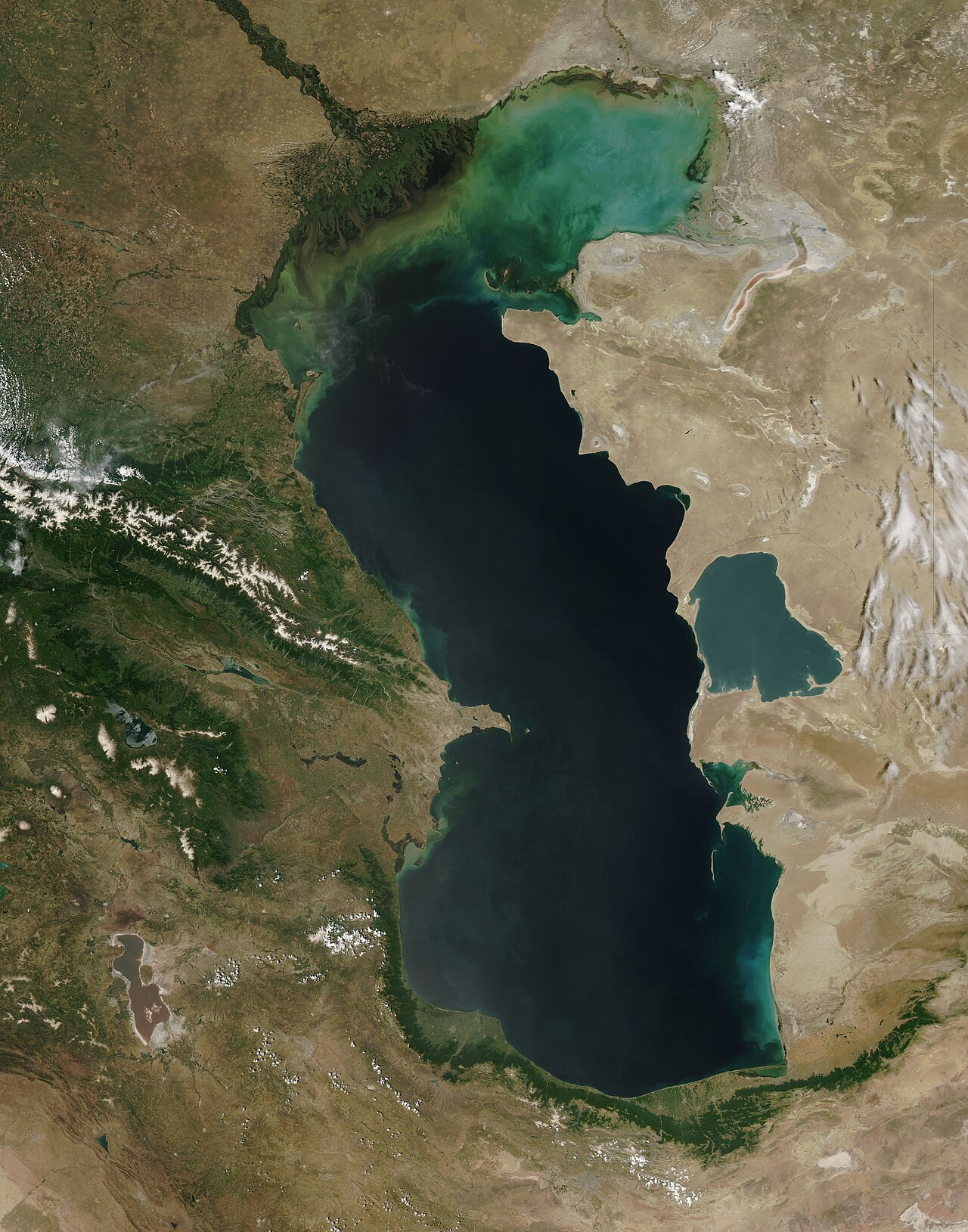 Каспийское море — крупнейший замкнутый водоём Земли